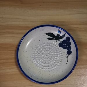 Claytan Cream Tableware Garlic Grater